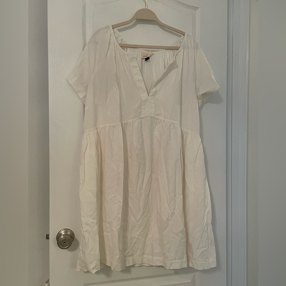 Universal Dresses & Skirts - White Line Popover Dress